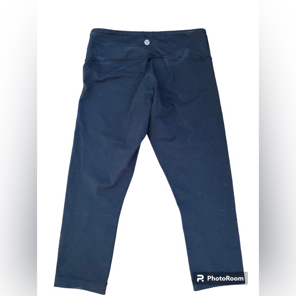 Lululemon ladies Capri - Picture 2 of 3